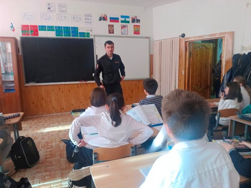 Полицейские и «Родительский патруль» Кабардино-Балкарии обучают школьников безопасному маршруту «дом-школа-дом»